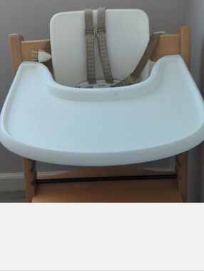 Stokke Tripp Trap Baby Seat Set & Table Tray - White With Beige Straps